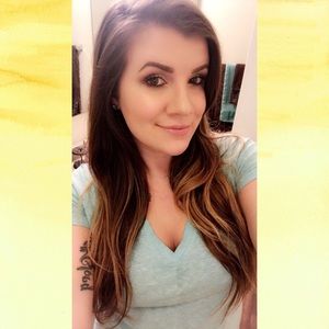 Meet your Posher, D’nae